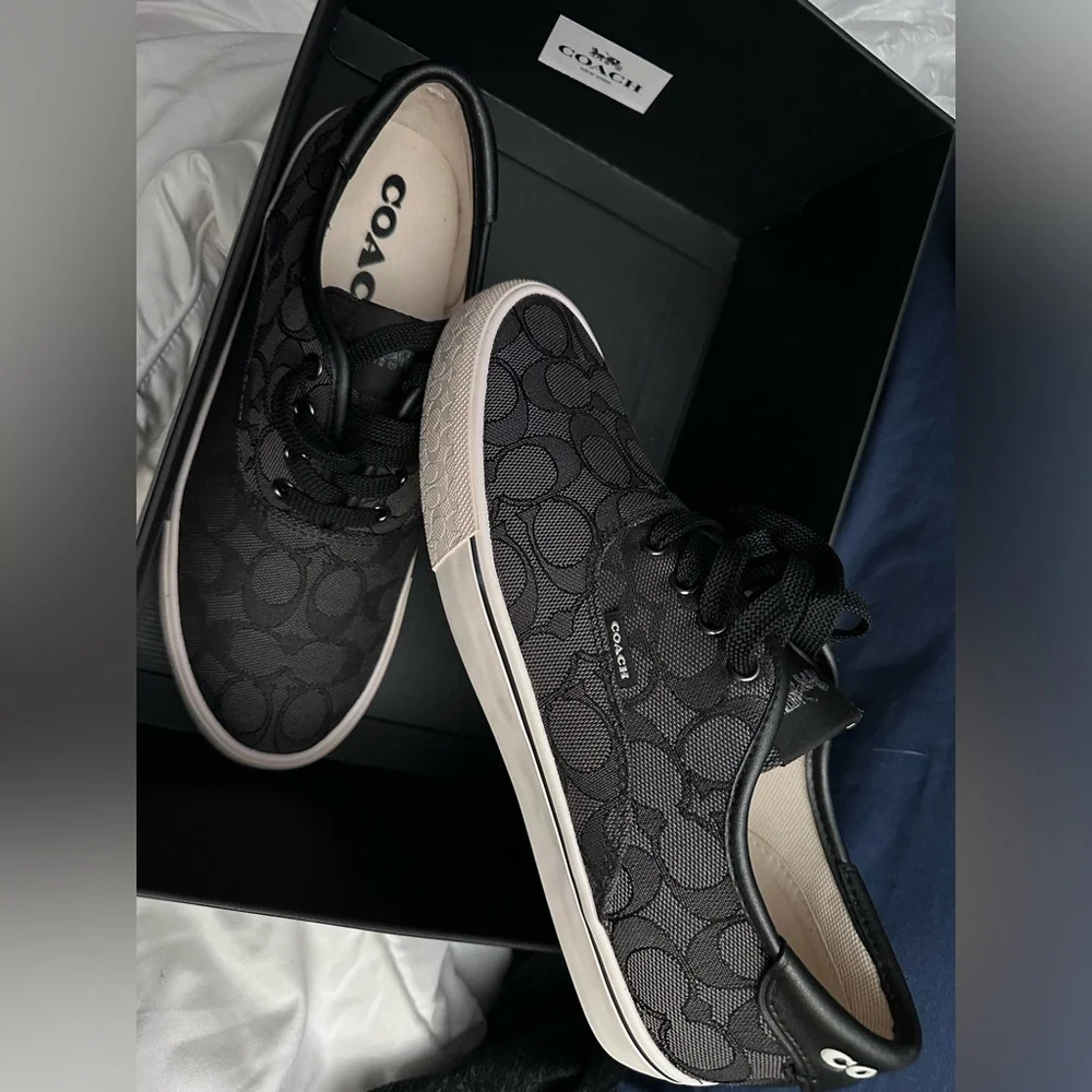 New woman Coach shoes size 8 - Picture 2 of 2